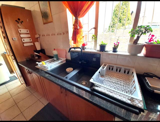 3 BEDROOM TOWNHOUSE FOR SALE IN ARCON PARK